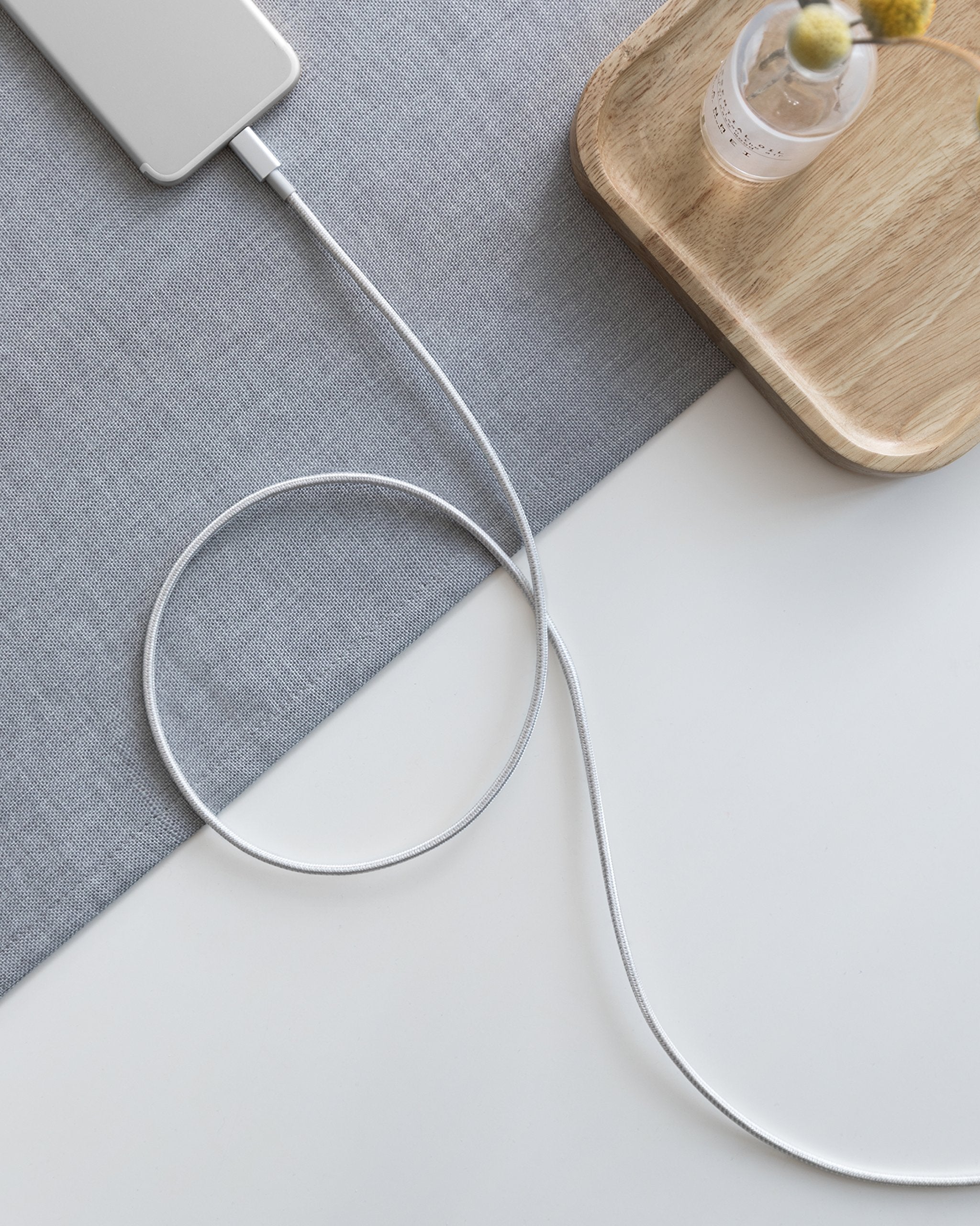 331 USB-C to Lightning Cable O5